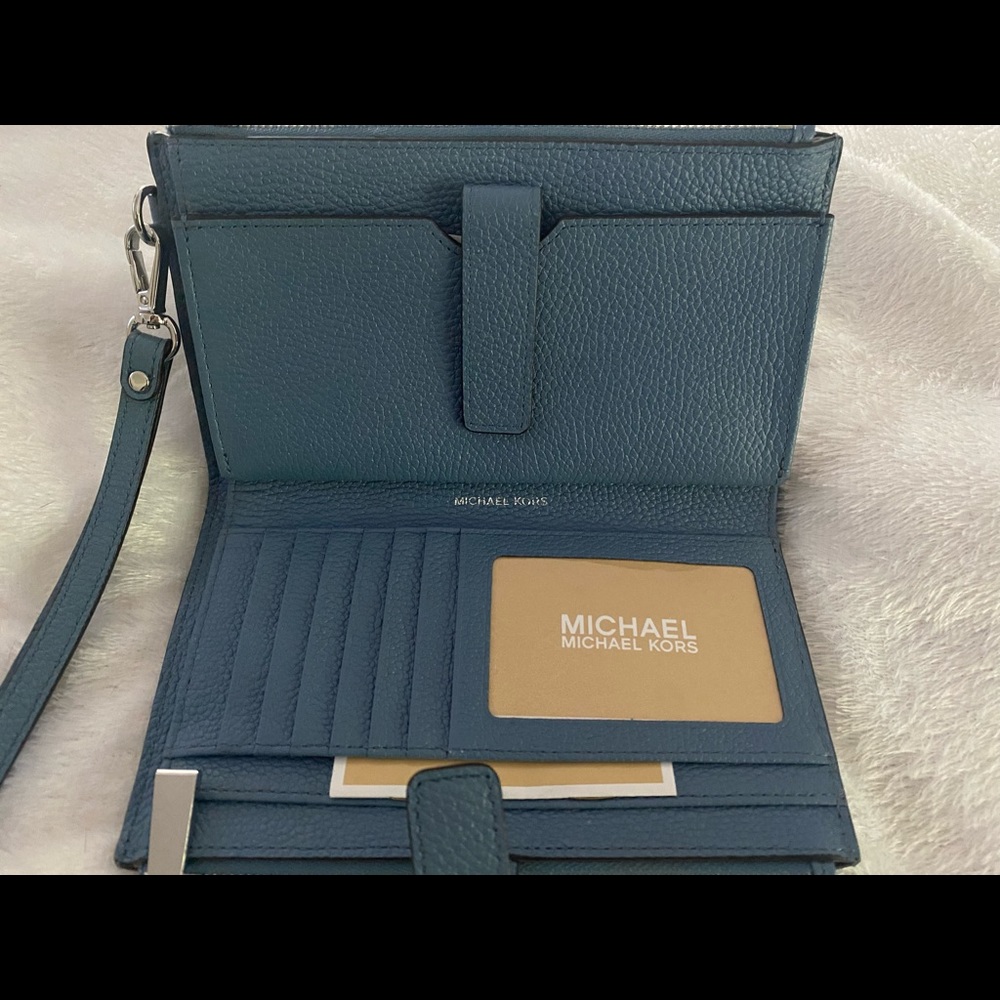Michael Kora Double Zip Wristlet Brand New! - Picture 4 of 6